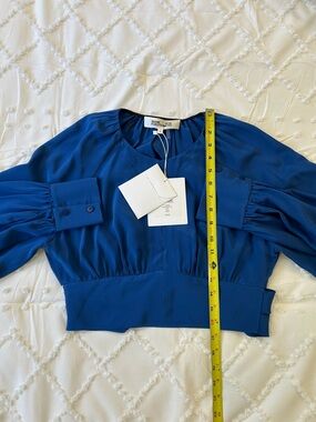 Diane von Furstenberg New with Tags 100% silk royal Blue Puff Sleeve Blouse, S